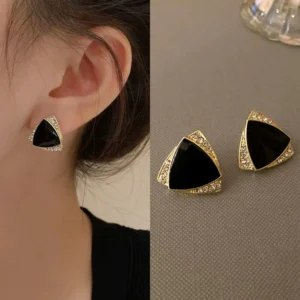 Which Types of Earrings for Women Are Trending in 2026?